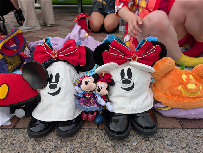 ハロウィンのディズニーグッズ(ミニーの耳やパンプキン帽子など)